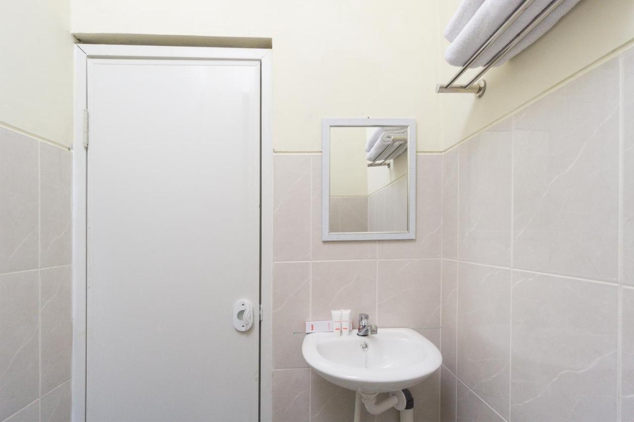 Oyo 1542 Yessy Mansion Ξενοδοχείο Ngabean Εξωτερικό φωτογραφία